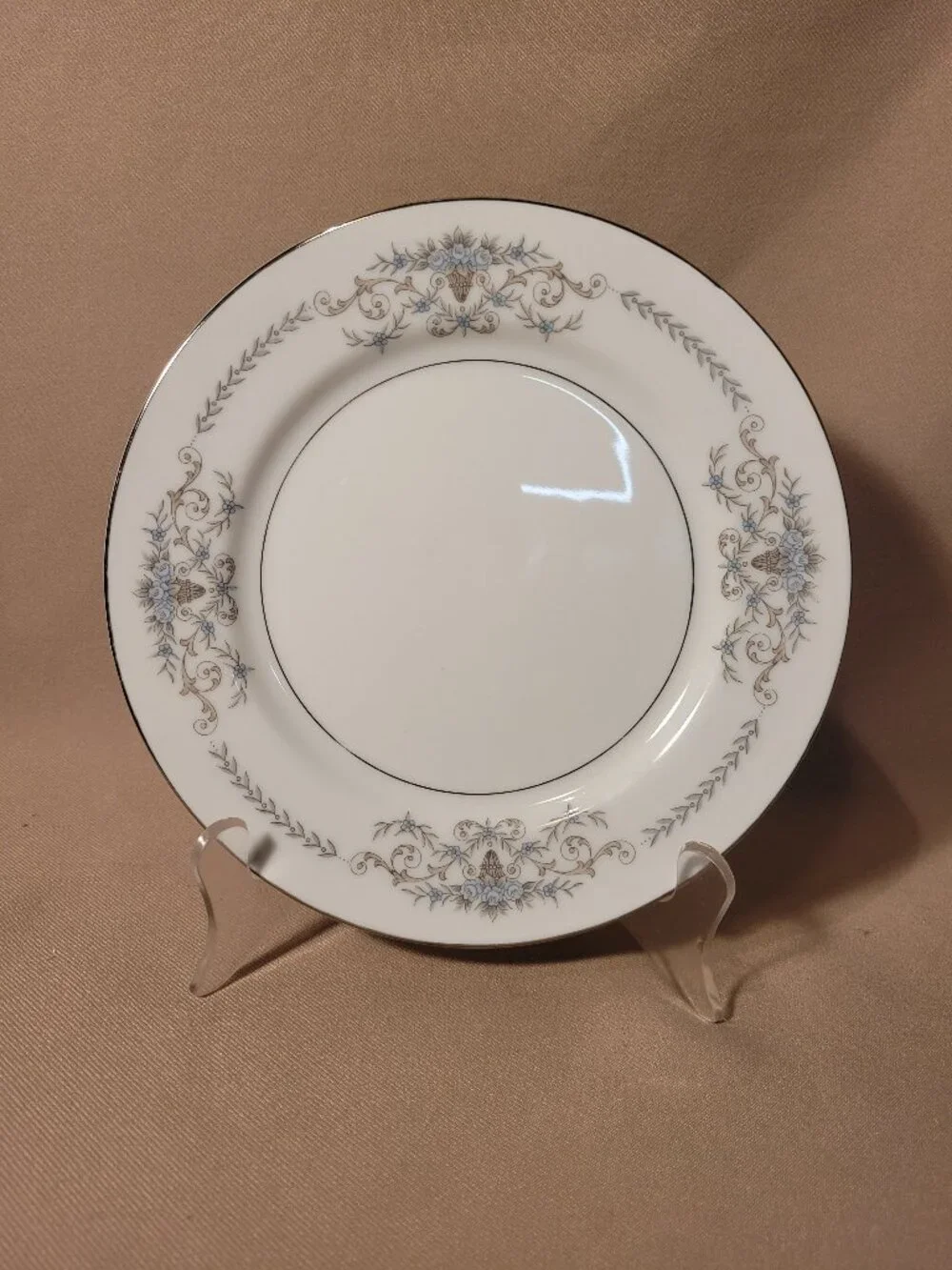Mikasa Margaret 5555 Lot of 5 Dinner 2 Salad Plates 1 Saucer EXCELLENT!